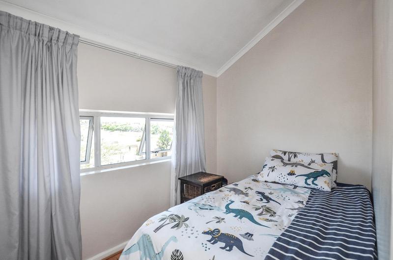 2 Bedroom Property for Sale in Uitzicht Western Cape